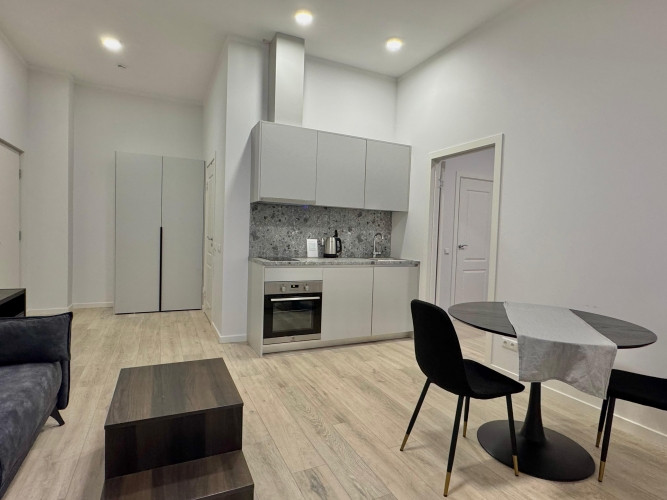 Mēbelēts 2-istabu dzīvoklis Klusajā centrā- Pulkveža Brieža ielā.  Dzīvokļa plānojums Rīga - foto 3