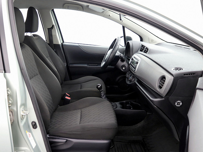 Toyota Yaris Linea Sol A-C 1.3 73kW Tallina - foto 6