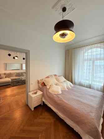 Продаётся элегантная, полностью меблированная 2-комнатная квартира в центре Риги Rīga