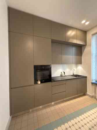 Продаётся элегантная, полностью меблированная 2-комнатная квартира в центре Риги Rīga