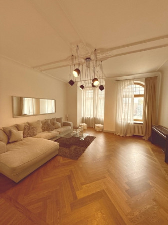 Pārdod elegantu 2 istabu dzīvokli Rīgas centrā  Piedāvājumā  skaists, pārdomāts un Rīga - foto 1