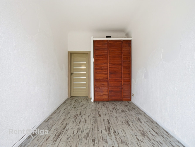 Dzīvoklis ar savu šarmu un auru.  Tā logi ir vērsti uz Sporta pils dārzi, kur vairāku gadu Rīga - foto 9