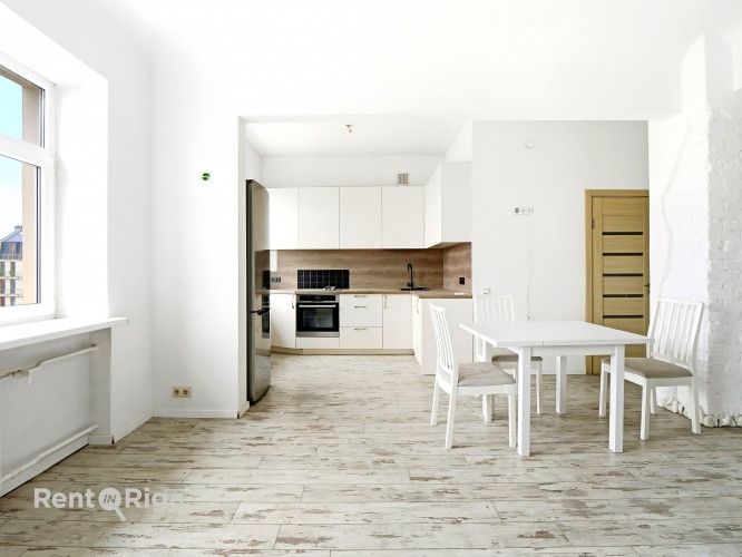 Dzīvoklis ar savu šarmu un auru.  Tā logi ir vērsti uz Sporta pils dārzi, kur vairāku gadu Rīga - foto 3