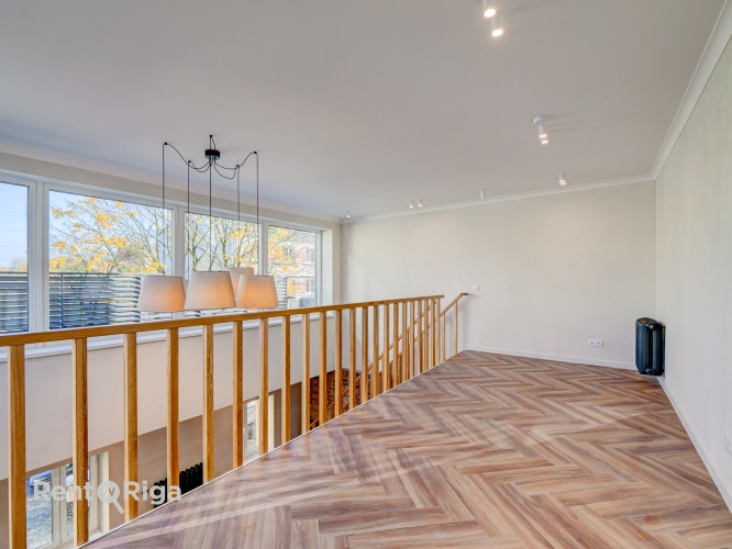 Trīs guļamistabu dzīvoklis ar terasi un stāvvietu.   Ilgtermiņā tiek izīrēts jauns un pilnībā renovē Рига - изображение 9