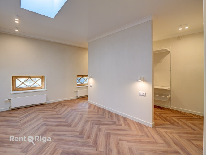 Trīs guļamistabu dzīvoklis ar terasi un stāvvietu.   Ilgtermiņā tiek izīrēts jauns un pilnībā renovē Рига - изображение 7