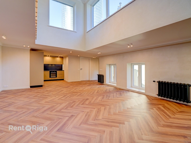 Trīs guļamistabu dzīvoklis ar terasi un stāvvietu.   Ilgtermiņā tiek izīrēts jauns un pilnībā renovē Рига - изображение 2