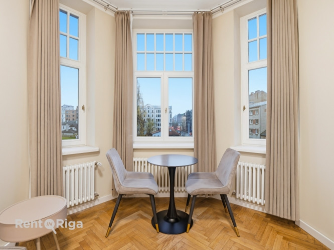 Mēbelēts Studio dzīvoklis Rīgas Centrā.  Tas atrodās restaurētā vēsturiskā jūgendstila Rīga - foto 10
