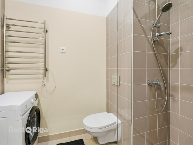 Mēbelēts Studio dzīvoklis Rīgas Centrā.  Tas atrodās restaurētā vēsturiskā jūgendstila Rīga - foto 16