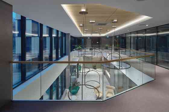 Biroja telpas A klases biroju ēkā Mežaparkā.  Telpas ir piemērotas salonam, veikalam vai birojam, un Рига