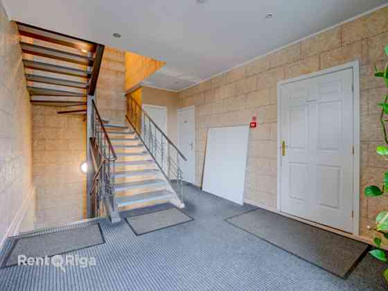 Офис открытого типа вместе со своей кухней.  Предлагаем в аренду удобное и Rīga