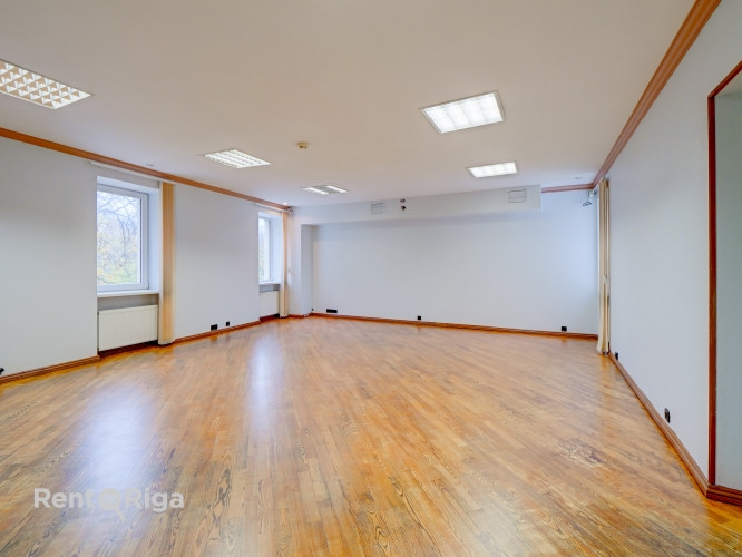 Atvērtā tipa birojs kopā ar savu virtuvi.  Piedāvājam nomai ērtu un funkcionālu biroja telpu Rīga - foto 9