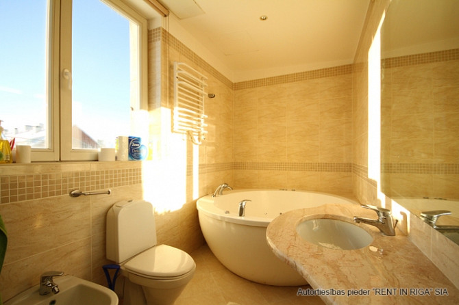 Elegants 2-istabu dzīvoklis ar privātu jumta terasi prestižajā vēstniecību rajonā  Izbaudiet Rīga - foto 8