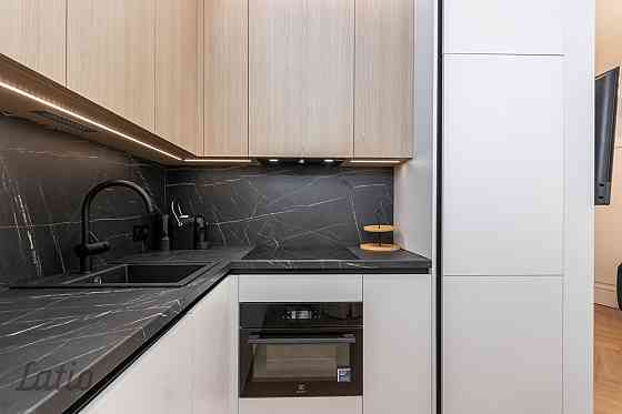 Lielisks 3 istabu dzīvoklis, 76  kv.m, 2/5 st., pirmskara laika māja, jauns lifts, gaumīgi iekārtots Rīga