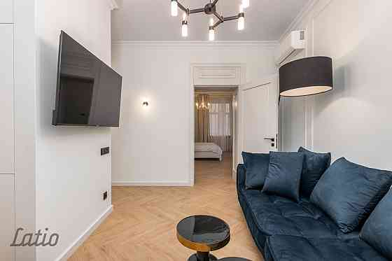 Lielisks 3 istabu dzīvoklis, 76  kv.m, 2/5 st., pirmskara laika māja, jauns lifts, gaumīgi iekārtots Rīga