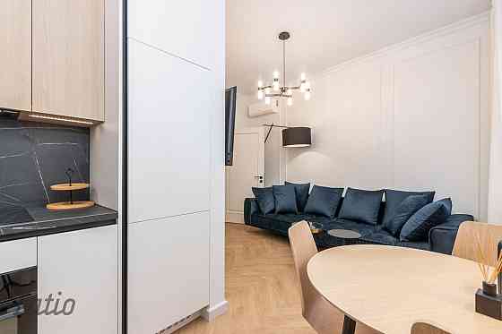 Lielisks 3 istabu dzīvoklis, 76  kv.m, 2/5 st., pirmskara laika māja, jauns lifts, gaumīgi iekārtots Rīga