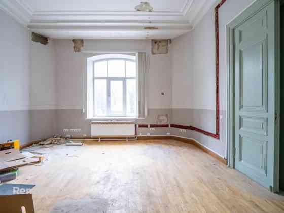 Сдаются в аренду коммерческие помещения в доме в стиле модерн в центре города!  В Рига