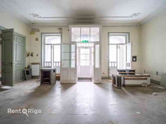 Сдаются в аренду коммерческие помещения в доме в стиле модерн в центре города!  В Рига