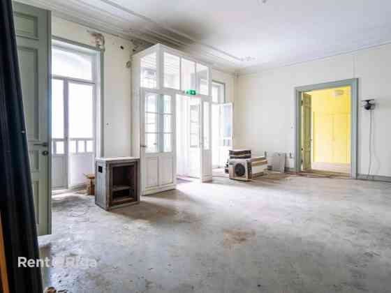 Сдаются в аренду коммерческие помещения в доме в стиле модерн в центре города!  В Рига