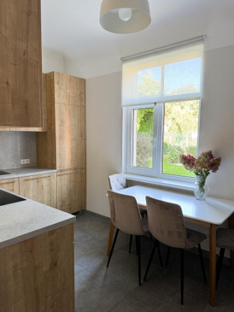 Izīrē gaišu un mājīgu 3 istabu dzīvokli Āgenskalnā!  Māja ar trīs stāviem un četriem dzīvokļiem, tāp Рига - изображение 4