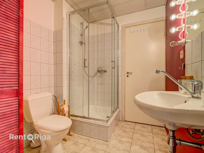 Ilgtermiņa īrei piedāvā dzīvokli ar iekļautu autostāvvietu!  3 - istabu dzīvoklis, kas Rīga - foto 16
