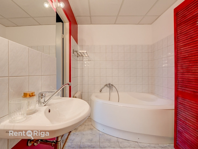 Ilgtermiņa īrei piedāvā dzīvokli ar iekļautu autostāvvietu!  3 - istabu dzīvoklis, kas Rīga - foto 15