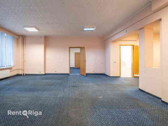 Офис с складскими помещениями на первом этаже с отдельным входом с первого этажа. Рига