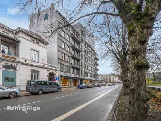 Офис с складскими помещениями на первом этаже с отдельным входом с первого этажа. Рига