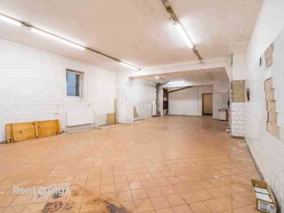 Офис с складскими помещениями на первом этаже с отдельным входом с первого этажа. Рига