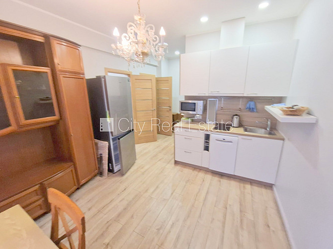 Здание во дворе, благоустроенный озеленённый двор, закрытый двор, вход со двора, Рига - изображение 2