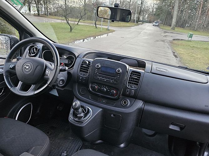 Garā bāze ar ietilpīgu bagāžnieku. 9(8+1) sēdvietas. Kopts un labi uzturēts Opel Vivaro. Visas... Rīga - foto 2