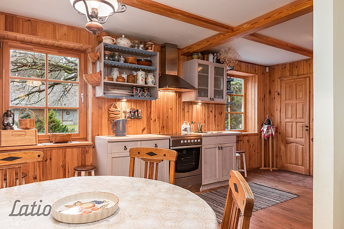 Tiek pārdots ekskluzīvs īpašums klusā jūras piekrastes teritorijā, 11 minūšu pastaigas Ventspils un Ventspils novads - foto 2