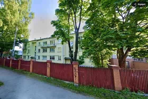 Просторная территория с несколькими зданиями предлагается к покупке.  Состав Рига