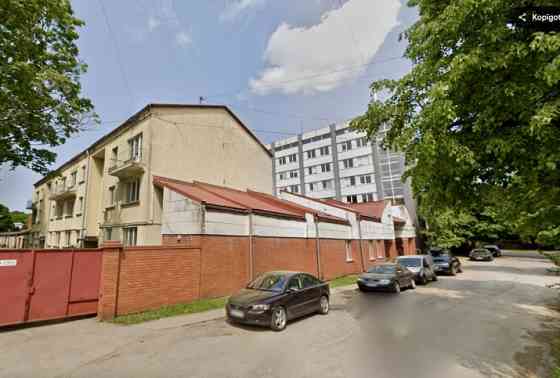 Просторная территория с несколькими зданиями предлагается к покупке.  Состав Рига