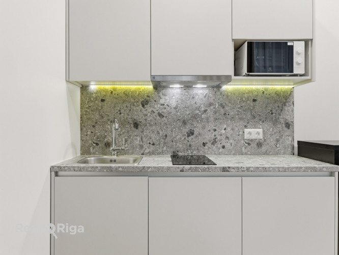 Mēbelēts Studio dzīvoklis Rīgas Centrā.  Tas atrodās restaurētā vēsturiskā jūgendstila Rīga - foto 2