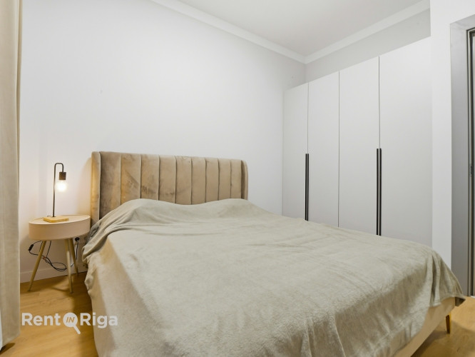 Pilnībā mēbelēts 2-istabu dzīvoklis jūgendstila ēkā Rīgas Centrā.  Krišjāņa Valdemāra Rīga - foto 2