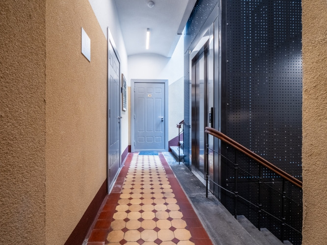 Pilnībā mēbelēts 2-istabu dzīvoklis jūgendstila ēkā Rīgas Centrā.  Krišjāņa Valdemāra Rīga - foto 9