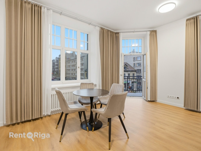 Mēbelēts Studio dzīvoklis Rīgas Centrā ar balkonu.  Dzīvoklis ietver dzīvojamo istabu, kas Rīga - foto 1