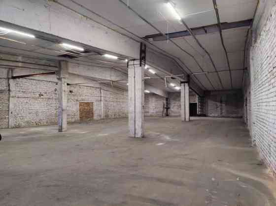 Sausas noliktavas telpas ar rampu.  Noliktava labā stāvoklī. Ēka renovēta, jauni elektrības vadi, lī Rīga