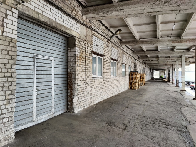 Sausas noliktavas telpas ar rampu.  Noliktava labā stāvoklī. Ēka renovēta, jauni elektrības Rīga - foto 5