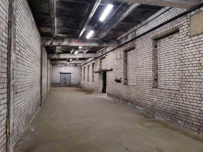 Sausas noliktavas telpas ar rampu.  Noliktava labā stāvoklī. Ēka renovēta, jauni elektrības Rīga - foto 4