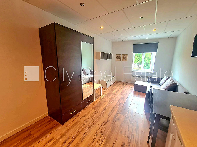 Fasādes māja, labiekārtota apzaļumota teritorija, ieeja no ielas un pagalma, studio tipa, Rīgas rajons - foto 9