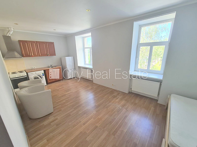 Дом во дворе, благоустроенный озеленённый двор, закрытая территория, охраняемая Рига - изображение 1