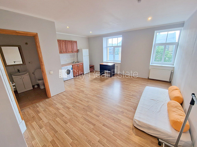 Дом во дворе, реновированный дом, благоустроенный озеленённый двор, закрытый Рига - изображение 1