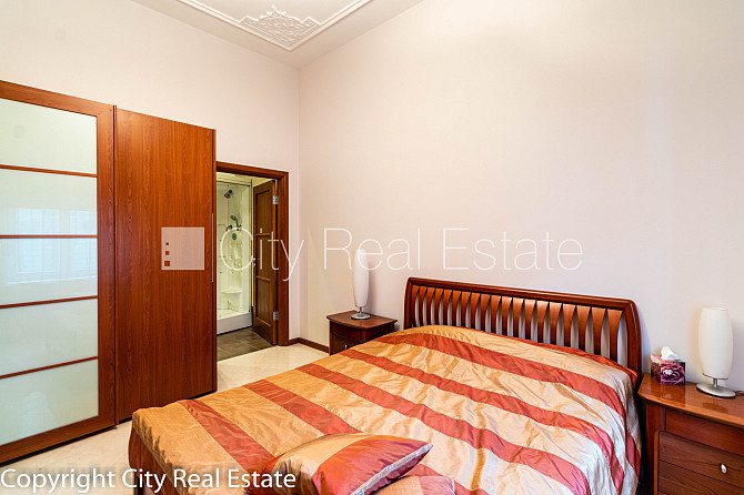 Fasādes māja, renovēta māja, ieeja no ielas, ir lifts, kāpņu telpa pēc kapitālā remonta, Rīga - foto 15