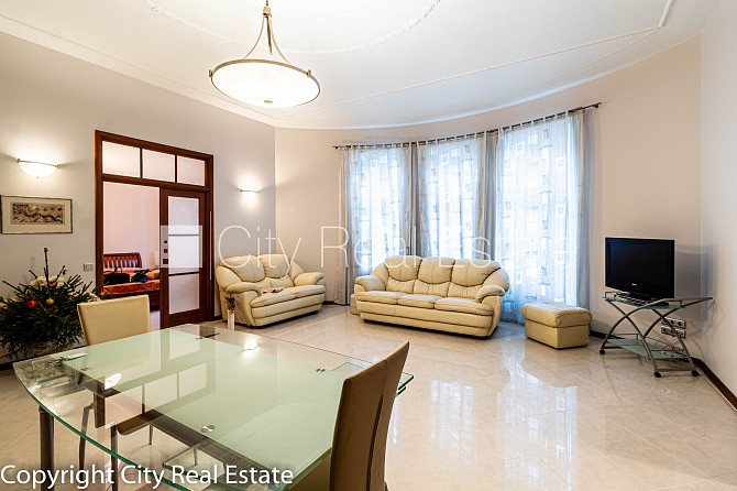 Fasādes māja, renovēta māja, ieeja no ielas, ir lifts, kāpņu telpa pēc kapitālā remonta, Rīga - foto 10