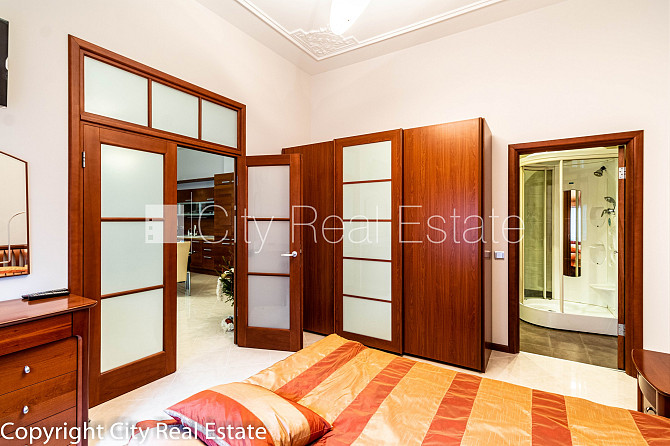 Fasādes māja, renovēta māja, ieeja no ielas, ir lifts, kāpņu telpa pēc kapitālā remonta, Rīga - foto 18