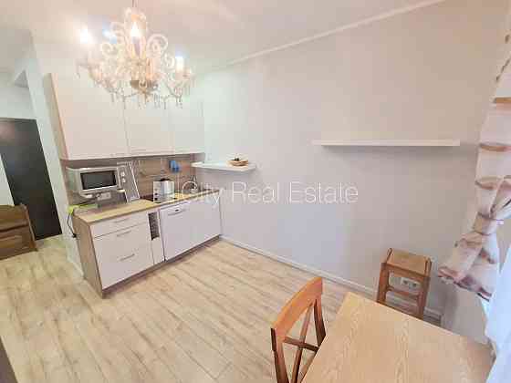 Дом во дворе, закрытый двор, вход со двора, мансарда, окна выходят во двор, студио, Рига