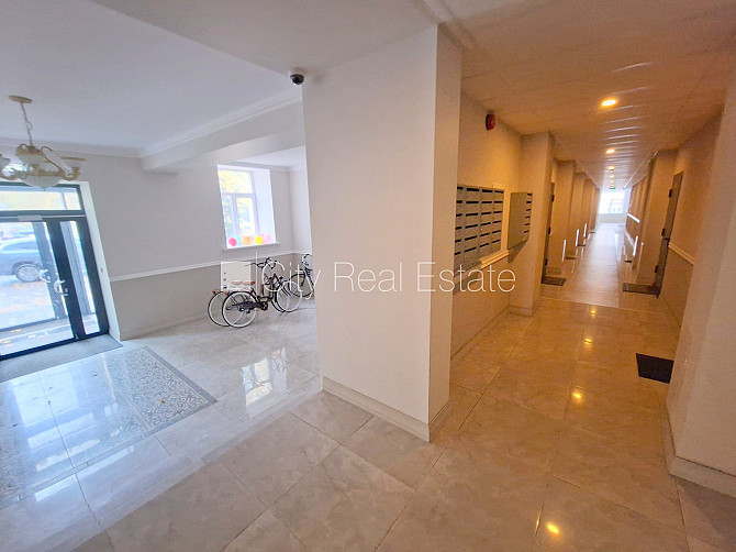 Дом во дворе, закрытый двор, вход со двора, мансарда, окна выходят во двор, студио, Рига - изображение 19