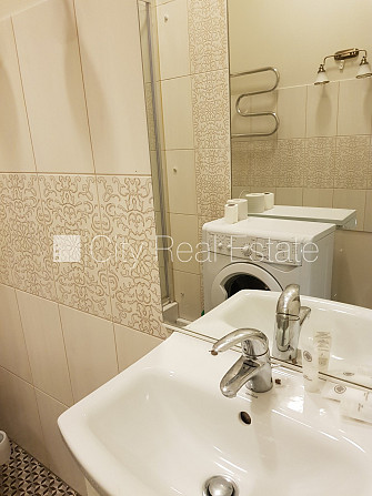 Fasādes māja, renovēta māja, vieta automašīnai, ieeja no ielas un pagalma, luksuss Rīga - foto 16