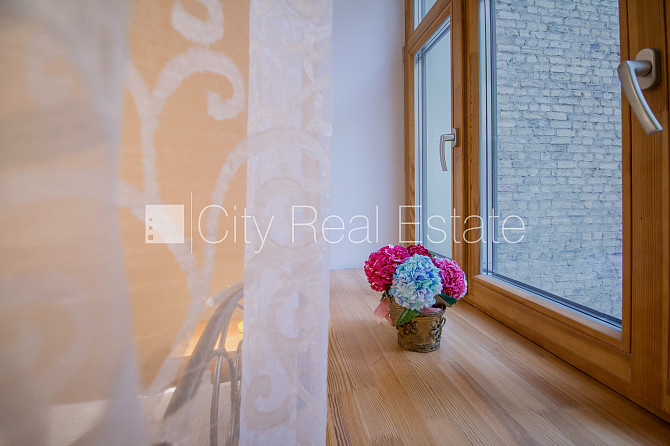 Фасадный дом, реновированный дом, благоустроенная озеленённая территория, вход с Рига - изображение 4